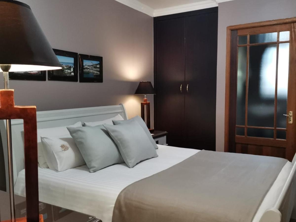 2 Leafed Doors Otel Sandton Dış mekan fotoğraf