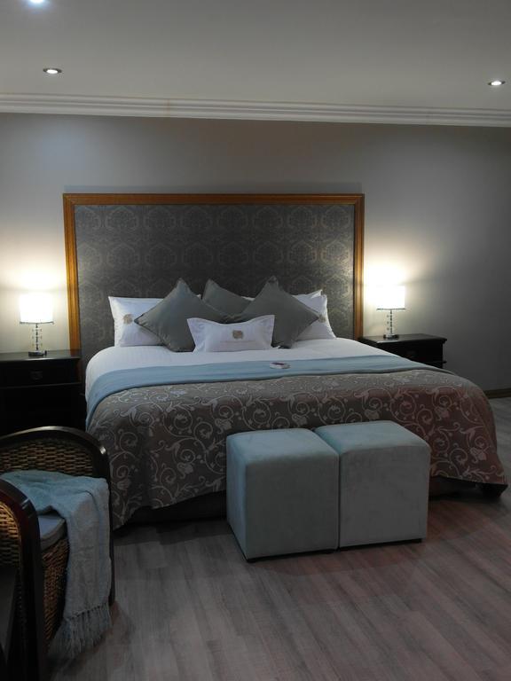 2 Leafed Doors Otel Sandton Dış mekan fotoğraf