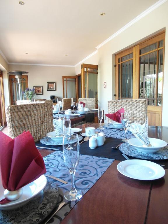 2 Leafed Doors Otel Sandton Dış mekan fotoğraf