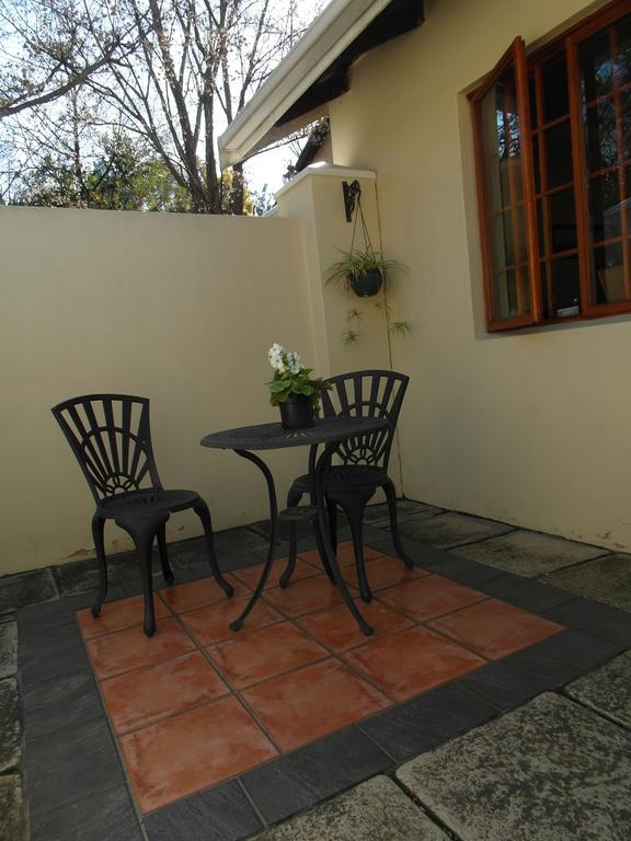 2 Leafed Doors Otel Sandton Dış mekan fotoğraf